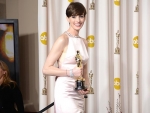 Anne Hathaway apologizes to Valentino for wearing nipple-baring Oscar dress