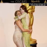 Jennifer Aniston grabs Emma Stone’s Butt On 2015 Oscars Red Carpet