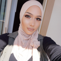 Nura Afia Cover Girl Signs Muslim Beauty Blogger