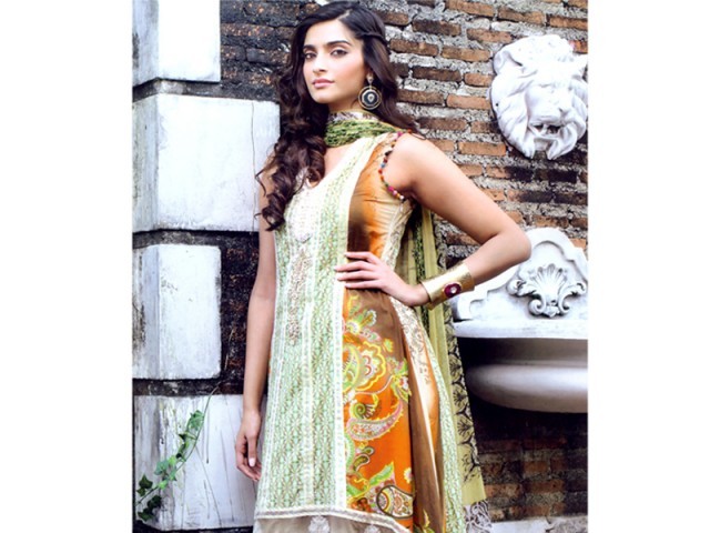 Firdous Lawn photo publicity