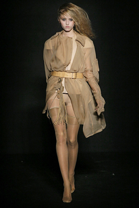 AF-Vandevorst-Podium-spring-fashion-2010-001_runway