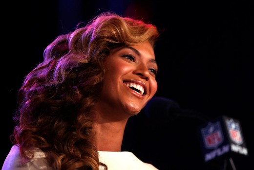 Singer Beyonce sings the national anthem