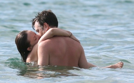 Olivia Wild Kiss Jason Sudekis Image