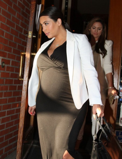 Pregnant Kim Kardashian Photo