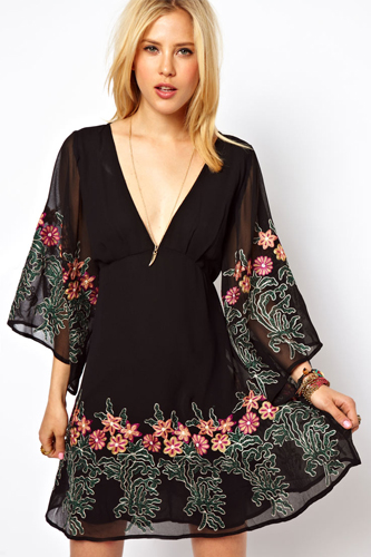 12 Embroidered Pieces Collection 2013 Beautiful Dress Photograph