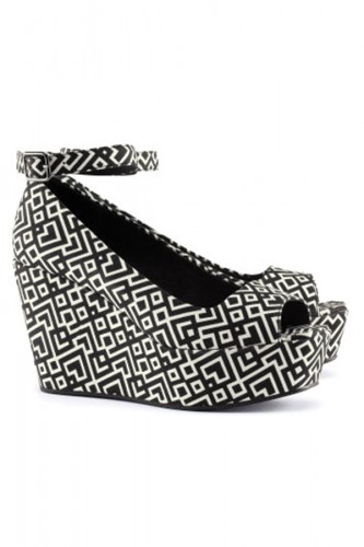 Women Summer Dogs Shoes Collection 2013 Image