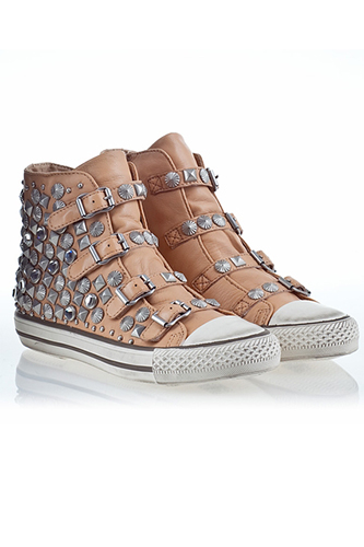 Perfect Fashion Sneakers for Weekends