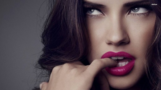 Actress Adriana Lima Hot & Beautiful Pictures
