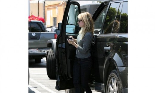 Emma Roberts with her Super Car Range Rover Pictues