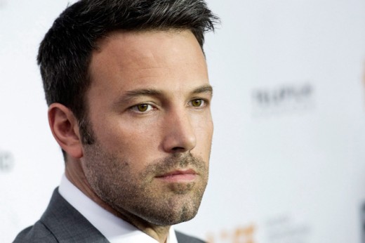Ben Affleck in Luxury Auto Land Rover Discovery Wallpapers