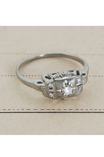 For the timelessly cool brides, 16 diamond vintage engagement rings