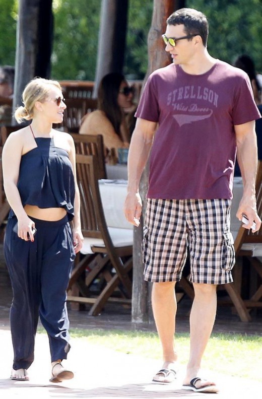 Hayden Panettiere Flashed Baby Bump in Blue Dress