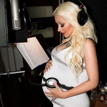 Christina Aguilera Baby Bump Pics