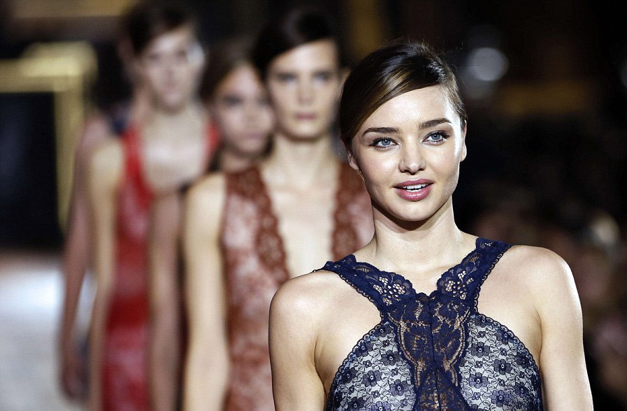 Paris Fashion Week 2015 Models Catwalk Pictures Paris Fashion Week 2015 Models Catwalk Pictures