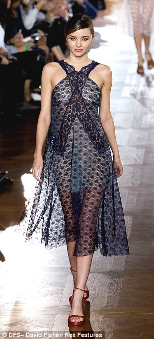 Paris Fashion Week 2015 Models Catwalk Pictures Paris Fashion Week 2015 Models Catwalk Pictures