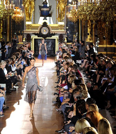 Paris Fashion Week 2015 Models Catwalk Pictures Paris Fashion Week 2015 Models Catwalk Pictures