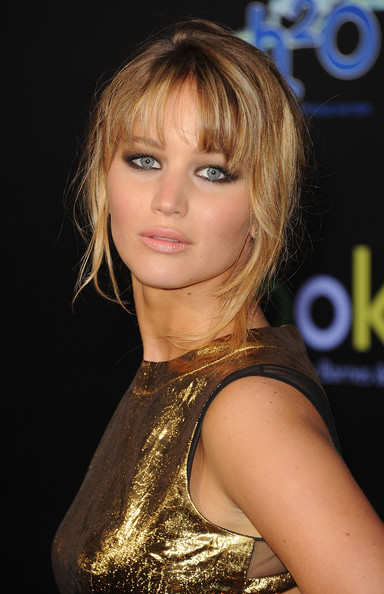 Jennifer Lawrence Makeup Smoky Eyes Pose