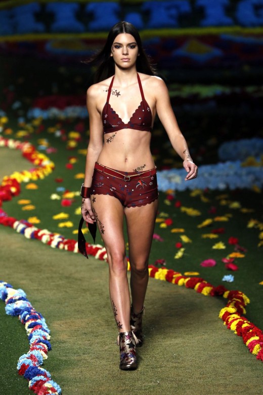 Kendall Jenner's Runway Evolution in Pictures (4) Kendall Jenner's Runway Evolution in Pictures (4)
