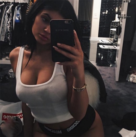Kylie Jenner Braless hot Pictures