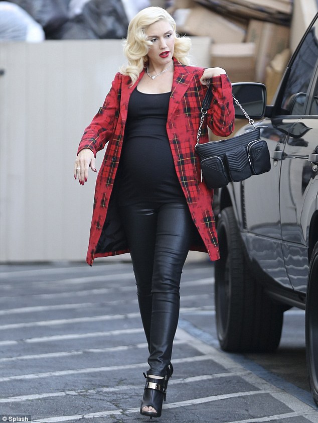 Gwen Stefani Pregnant with Blake Shelton Baby Girl