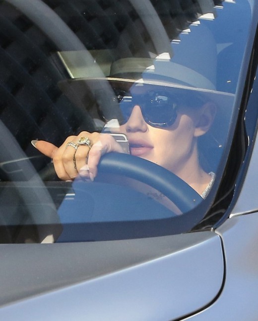 Iggy Azalea Puts Engagement Ring Back On After Nick Young Cheating Scandal