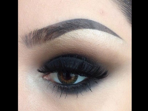 Look Goth With These 5 Easy and Smart Makeup Tips