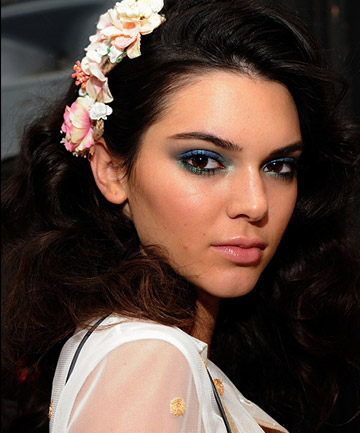 8 Gorgeous Ways to Embrace Colorful Bright Eyes Makeup Trend
