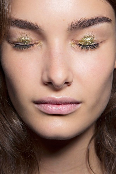 10-anna-sui-spring-2015-glitter-eye-makeup