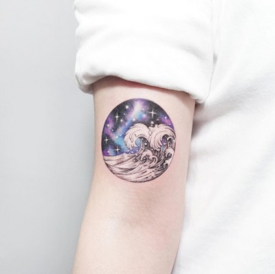 11-tattooist_ida-arm-waves-galaxy-tattoo