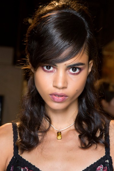 anna-sui-spring-2014-deep-side-part-half-up-hair