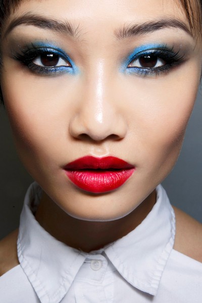 jean-paul-gaultier-spring-2014-outer-corner-lashes-blue-eyeshadow