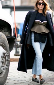 thumbs_navy-sweater-flared-corset-long-coat-jeans-street-style