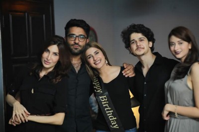 Picture of Kubra Khan with Friends