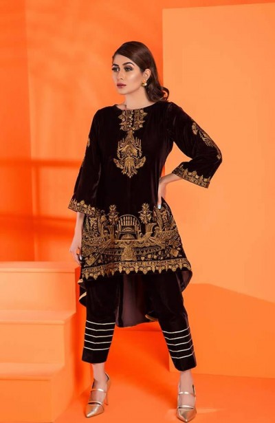 Al-Zohaib-Embroidered-Velvet-dresses-8 Al-Zohaib-Embroidered-Velvet-dresses-8